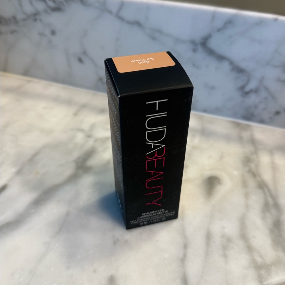 HUDA BEAUTY Liquid Matte FauxFilter Luminous Foundation - Apple Pie 255B